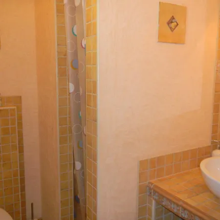 Les Mimosas B&B 멍똥